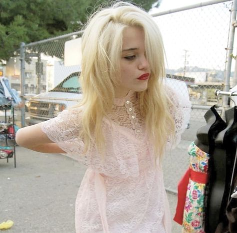 Sky Ferreira Hair, Sky Ferreira Style, Weird Style, Audrey Hepburn Photos, Sky Ferreira, 2000 Fashion, Indie Sleaze, Taylor Momsen, Party Photography