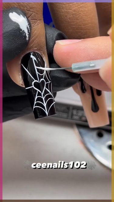 Gel Nails Designs Tutorial, Nail Design Ideas Halloween, Halloween Nails Art Ideas, How To Do A Spider Web On Nails, Spiderweb Nail Art Tutorial, Spider Web Nail Art Tutorials, Black Nail Designs Tutorial, Nail Ideas Spider Webs, Spider Nails Art