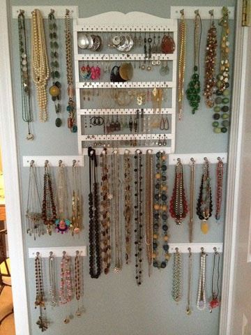 Jewerly Organizer, Simple Home Decoration, Jewelry Organizer Wall, Jewelry Wall, Jewelry Holders, Jewelry Hanger, Jewelry Organizer Diy, Necklace Holder, Wall Organization