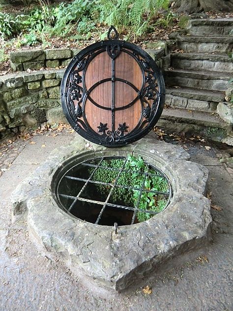 Chalice Well, Glastonbury, England Sacred Well, Chalice Well, Joseph Of Arimathea, Mists Of Avalon, Sacred Geometric, Viking Designs, Interesting Buildings, Sacred Places, Spring Festival