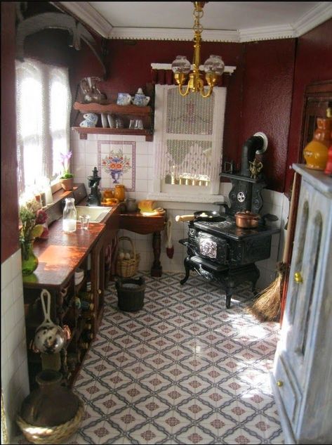 Beacon Hill Dollhouse, Victorian Kitchen, Victorian Dollhouse, Dolls House Interiors, Kitchen Stove, Victorian Dolls, Miniature Rooms, Mini Kitchen, Little Kitchen