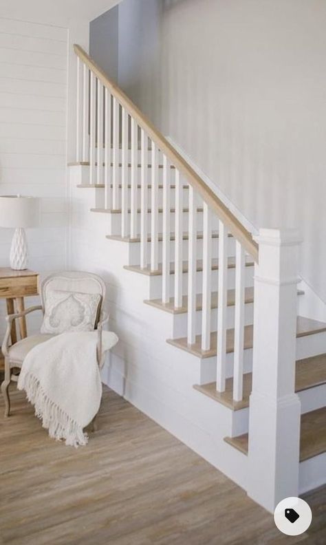 Internal Stairs Railing Design, White Banisters And Railings, White And Wood Stairs, Stairs Banister Ideas, White Staircase Railing, Living Room With Staircase, White Stair Railing, Coastal Staircase, Beach House Stairs