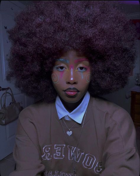 Black girl, makeup, makeup inspo, afro hair Silly Makeup, White Face Paint, A Clown, Clown Makeup, White Face, Face Paint, Makeup Looks, Paint, Halloween