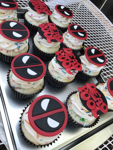 Dead Pool Cupcakes Deadpool Cupcakes, Pool Cupcakes, Cupcake Template, Happy Birthday Cupcakes, Dead Pool, Cake Business, Christmas Food Desserts, Small Cake, Cute Desserts