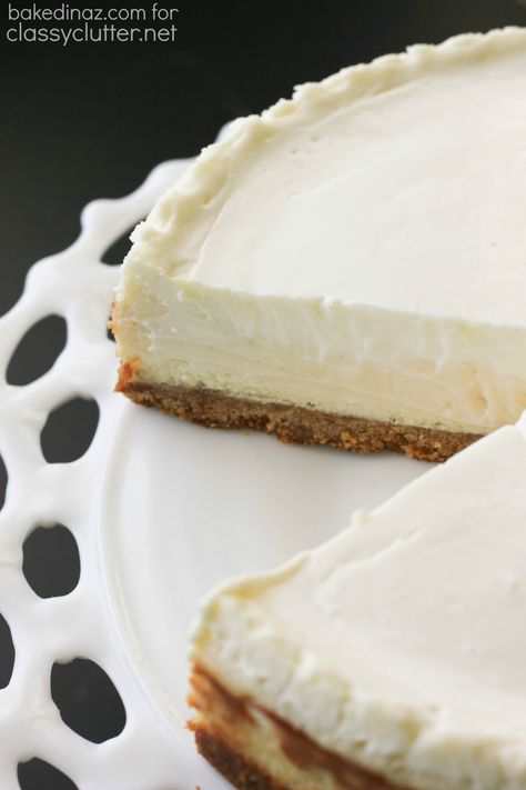 Hello classic cheesecake with sour cream topping!! This is amazing!!! Click above for recipe Cheesecake With Sour Cream Topping, Cheesecake With Sour Cream, Original Cheesecake Recipe, Sour Cream Icing, Cake With Sour Cream, Sour Cream Topping, Cream Cheese Cheesecake, Sour Cream Cheesecake, Sour Cream Frosting