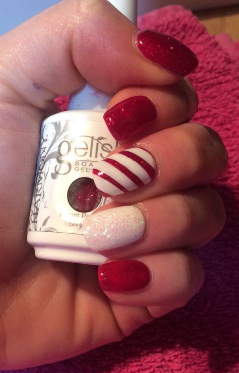 Red & white glitter with candy canes Christmas Dip Nail Ideas Red And White, Red And White Dip Nails, Christmas Dip Nail Ideas Red, Christmas Dipped Nails Ideas, Dip Nail Colors, Red And White Nails, Kids Nail Designs, Christmas Gel Nails, Christmas Nails Easy