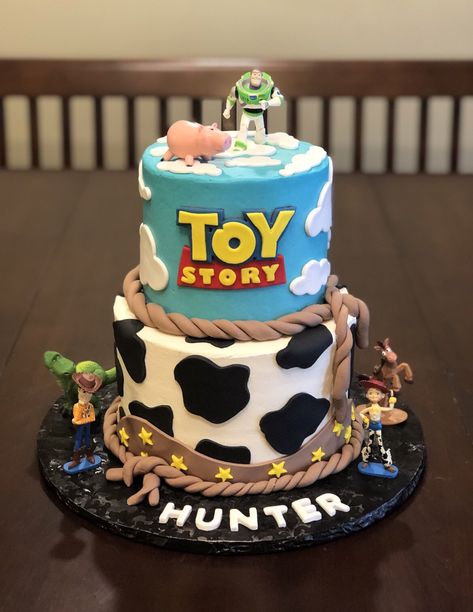 This Toy Story cake was fun to create for Hunter’s birthday celebration! It’s a 6”+8” white cake with buttercream frosting, fondant accents, and character toppers. Taste and see that the Lord is good! Thanks for choosing Cristin’s Cake Creations for your custom cake order! Toy Story Fondant Cake, Toy Story Buttercream Cake, Toy Story Centerpieces, Frosting Fondant, Barbie Dolphin Magic, Toy Story Birthday Cake, Cake With Buttercream Frosting, Cake With Buttercream, Toy Story Cakes