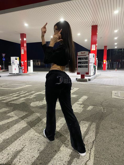 #baddiepose #pose #ideas #baddie #juicycoture Instagram Baddies, Insta Poses, Insta Inspo, Pose Ideas, Leather Pants, Pants, Leather, Quick Saves, Instagram