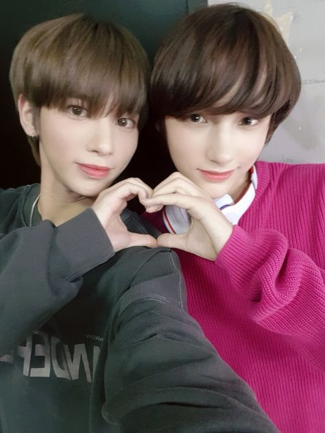 #kangtaehyun #taehyun #hueningkai #kai #txt #txtbighit #tomorrow_x_together #tomorrowxtogether Taehyun Hueningkai, Tomorrow X Together, The Dream, Kpop Groups, K Idols, Cute Icons, Pop Group, K Pop, Boy Bands