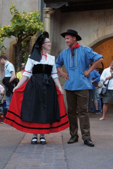 French Traditional Dress, Traditional French Clothing, Lorraine France, French Costume, Folk Culture, Alsace Lorraine, Culture Day, National Clothes, Alsace France