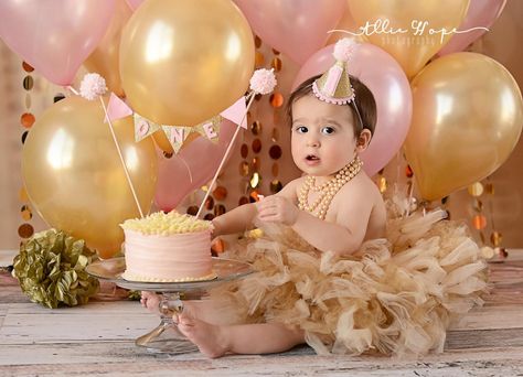 Baby Girls Birthday Tutu Dress Outfit Gold Toddler Tutus by StrawberrieRose on Etsy 1 Year Baby Girl Dresses, Tutu Photoshoot, Girls First Birthday Cake, Tutu Cakes, Cake Smash Theme, Birthday Tutu Dress, First Birthday Tutu, First Birthday Outfit Girl, 1st Birthday Tutu