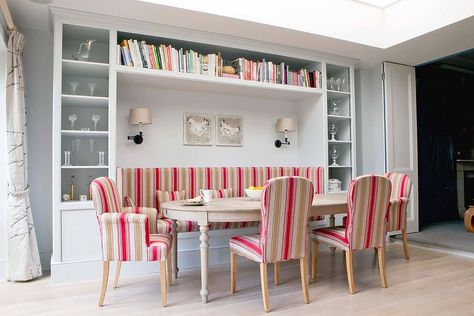 Built In Banquette Seating, Dining Room London, Banquette Ideas, Dining Room Banquette, Kitchen Bookshelf, Built In Bench Seating, Banquette Dining, Banquette Seating In Kitchen, Scandinavian Dining Room