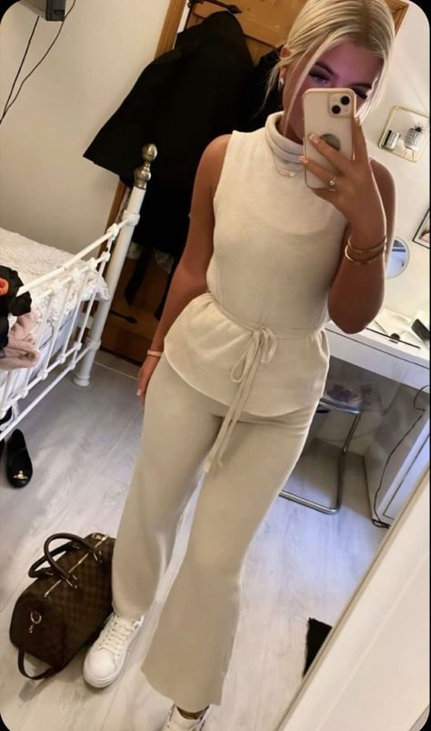 Chav Outfits Winter, British Chav Outfits, Classy College Outfits, Chav Aesthetic, Essex Style, Winter Wonderland Outfit, Cute Winter Fits, Chav Outfits, Mode Zara