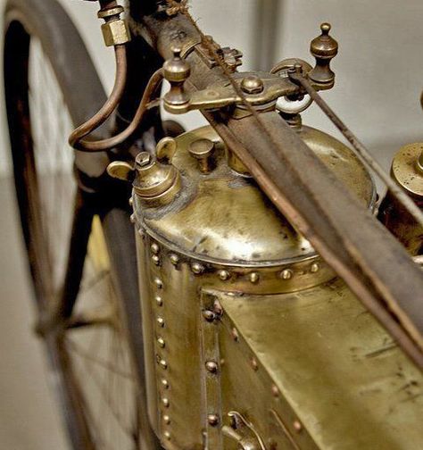 brass Steampunk Bicycle, Steampunk Motorcycle, Steampunk Vehicle, Steampunk Gadgets, Motos Vintage, Motorised Bike, Arte Steampunk, Moto Cafe, Bike Engine