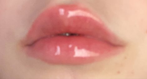 Rounded Cupids Bow Lips, Cupids Bow Lips, Overlined Lips, Lips Inspiration, Sparkly Makeup, Small Lips, Face Art Makeup, Fresh Makeup, Gloss À Lèvres