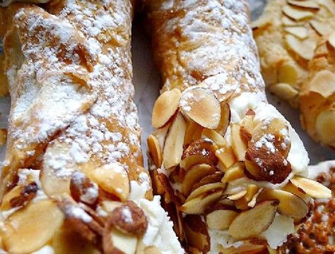 Cannoli Recipe, Keto Cake, Cannoli, Gloucester, Kitchen Recipes, Cake Cookies, Best Foods, Italian Recipes, Sweet Recipes