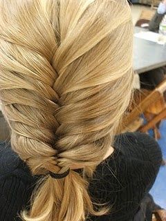 Simple fishtail braid tutorial. I love the fishtail. They always remind me of Meg Ryan in Sleepless in Seattle. Fishtail French Braid, Sleepless In Seattle, Braid Hairstyle, Meg Ryan, Fishtail Braid, Penteado Cabelo Curto, Long Blonde, Long Blonde Hair, Plaits