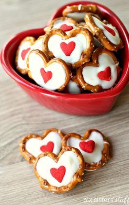 Pretzel Hearts, Keto Valentines, White Chocolate Pretzels, Valentines Recipes Desserts, Six Sisters Stuff, Low Carb Cheesecake, Valentine Desserts, Chocolate Pretzels, No Bake Snacks