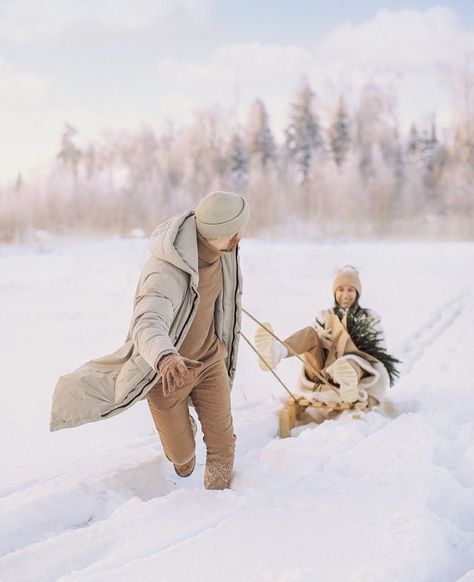 Christmas Photos Ideas, Couple Christmas Photos, Matching Ugly Christmas Sweaters, Tree Farm Photo Shoot, Christmas Tree Farm Photo Shoot, Winter Family Photoshoot, Christmas Tree Farm Photos, Christmas Couple Photos, Snow Images