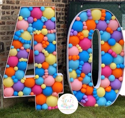 #birthdaygift #balloonmosaic #balloons #balloonstylist #colorful #gemarballoons #globos #globosdecumpleaños #40th Balloon Mosaic Number, Balloon Mosaic, Number 40, Number Balloons, Balloon Bouquet, Mosaic, Balloons