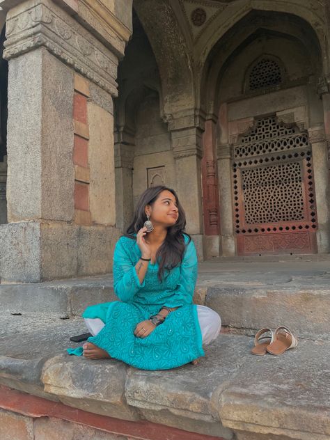 Kurta Poses Women In Temple, Frock Style Kurti, Simple Frock, Modern Bungalow Exterior, Simple Frock Design, Temple Photography, Desi Vibes, Aesthetic Poses, Travel Infographic