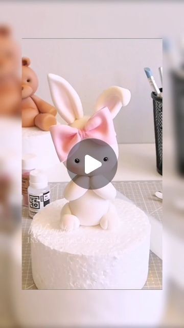 Fondant Rabbit, Making Fondant, Polymer Clay Jewelry Tutorials, Fondant Tutorial, Sugar Paste, February 19, Clay Projects, Jewelry Tutorials, Polymer Clay Jewelry