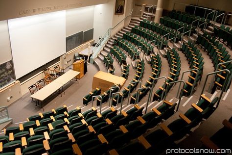 Harvard Medical School Lecture Hall Professor Aesthetic, College Lectures, University Lectures, Law School Inspiration, Lecture Hall, Lectures Hall, College Aesthetic, Dream College, Harvard Medical School