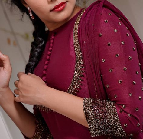 Hand embroidery designs for churidar suit Sudithar Aari Neck Design, Sudithar Back Neck Design, Hand Work Churidar Design, Sudithar Neck Design Aari Work, Aari Work For Chudi Top, Aari Work Kurti Neck Designs, Designs For Churidar, Long Kurta Designs, Churidar Neck Designs