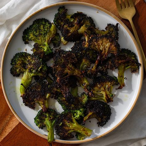 Crispy Baked Smashed Broccoli - Avocado Skillet Warming Herbs, Avocado Skillet, Chips Air Fryer, Smashed Broccoli, Rice Stew, Baked Tempeh, Broccoli Bites, Plant Based Food, Supper Ideas