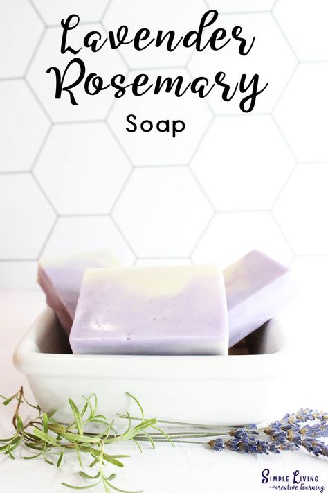 This soothing homemade lavender rosemary melt and pour soap not only smells amazing, but is perfect for gifts, party favours or guest bathroom soaps. Rosemary Salve, Lavender Soap Recipe, Rosemary Soap, Notes Essentials, Rosemary Lavender, Lavender Benefits, Melt And Pour Soap, Lavender Rosemary, Dried Lavender Flowers