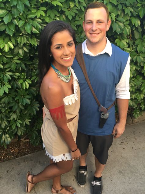 Pocahontas and John Smith Costume Pocahontas Halloween Costume, Pocahontas Halloween, Disney Çiftleri, Pocahontas Cosplay, Disney Couple Costumes, Couple Costumes For Halloween, Purim Ideas, Holloween Costumes, Pocahontas And John Smith