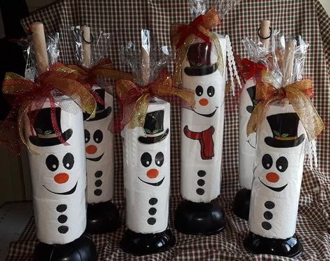 Snow Man Toilet Paper Craft, Toilet Paper Snowmen, Toilet Paper Plunger Snowman, Toilet Plunger Crafts, Toilet Paper And Plunger Snowman, Plunger Snowman, Toilet Paper Snowman, Tp Crafts, Paper Snowmen