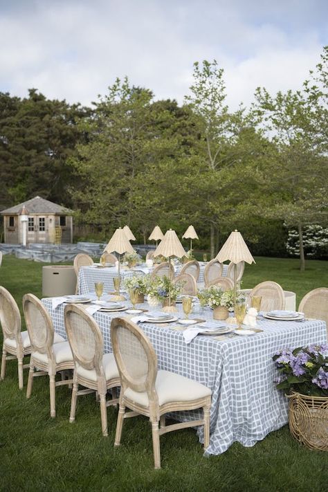 KG Events & Design wowed us with this outdoor celebration in Edgartown, Massachusetts. The welcoming garden space set the scene for an inviting summertime showing, accompanied by poolside cocktails and breathtaking hors d'oeuvres. A joyful vintage-inspired yellow van offered the perfect touch to a wonderful evening bash. Edgartown Massachusetts, Poolside Cocktails, Blue Table Settings, Outdoor Celebration, Engagement Dinner, Coastal Casual, Outdoor Dinner Parties, Baby Shower Vintage, Events Design