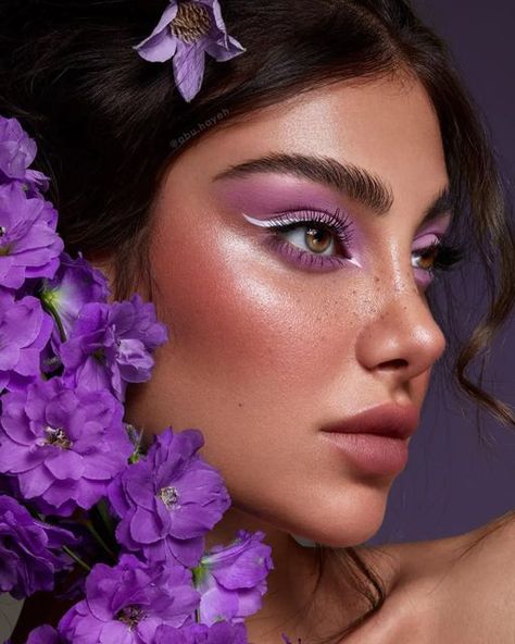 Creative Makeup Photography, Grafik Eyeliner, Lila Make-up, Editorial Make-up, Purple Eyeshadow Looks, Fantasy Make-up, Flower Makeup, High Fashion Makeup, Beauty Makeup Photography