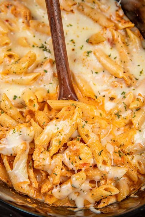 Crock Pot Italian Chicken Pasta - chicken breasts are slow-cooked to perfection in a savory blend of garlic, onion, and Italian seasonings, then smothered in a creamy duo of marinara and Alfredo sauces. Tossed with al dente penne pasta and topped with gooey melted mozzarella cheese, this dish is a guaranteed crowd-pleaser. Perfect for busy weeknights or cozy family dinners. Chicken Marinara Pasta, Crock Pot Italian Chicken, Crock Pot Italian, Italian Chicken Crockpot, Grilled Chicken Pasta, Italian Baked Chicken, Pasta Marinara, Italian Chicken Pasta, Crockpot Chicken And Noodles