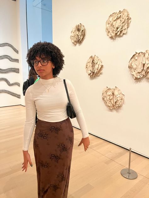 Casual Museum Outfit, Modest Outfits Black, Modest Outfits Black Women, Museum Outfits, Classy Attire, Modest Dressing, Outfits Skirts, Modest Girly Outfits, Outfits Black Women