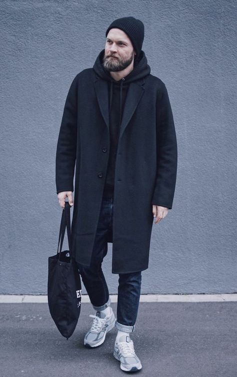 15 Winter Outfit Ideas for Men 2023 - 2024 - mens-club.online Men’s Coats Winter, Top Coat Outfits Men, Men Style 2023 Winter, Black Overcoat Men Outfit, New Balance Outfit Men, Winter Outfits For Men, Outfits Men Streetwear, Winter Fashion Trends, Overcoat Men