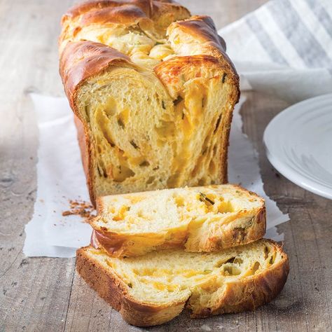 Chive Bread, Cheesy Snacks, Yummy Nummies, Bun Recipes, Bread Head, Beautiful Bread, Bake Bread, Breaking Bread, Yeast Breads