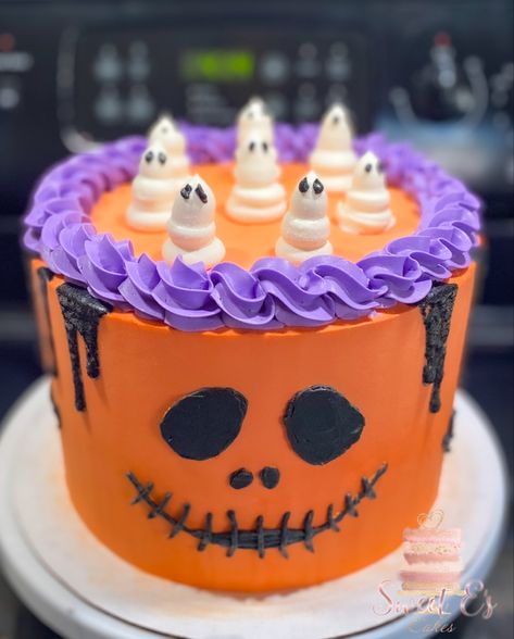 Haloween Cakes, Halloween Cupcake Cake, Halloween Lunch Box, Pasteles Halloween, Halloween Lunch, Halloween Birthday Cakes, Halloween Party Appetizers, Halloween Cake Decorating, Cupcake Decorating Tips