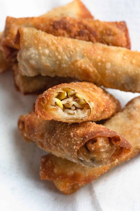 These Chinese Egg Rolls are a Chinese favorite that you can make at home! They are filled with Chinese bean sprouts, chicken, and bamboo and then fried. #ChineseEggRolls #EggRoll #ChineseFood #EggRollRecipe Chinese Entrees, Chinese Egg Rolls Recipe, Pork Egg Roll Recipes, Philippine Recipes, Chinese Egg Rolls, Bean Sprout Recipes, Vegetable Egg Rolls, Baked Orange Chicken, Egg Rolls Recipe