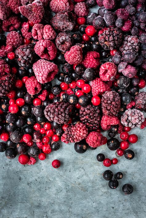 Mixed berry smoothie bowl - quick, easy, delicious and super healthy (vegan, gluten free) Mixed Berry Smoothie Bowl, Berries Photography, Smoothie Berry, Smoothies Bowl, Berry Smoothies, Berry Smoothie Bowl, Mixed Berry Smoothie, Best Fat Burning Foods, Fruit Wallpaper