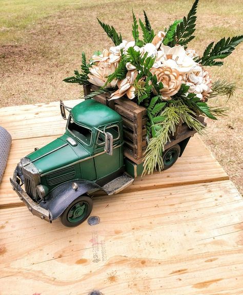 Toolbox Centerpiece Ideas, Fathers Day Flower Arrangements Ideas, Father’s Day Centerpiece Ideas, Fathers Day Flowers Arrangements, Fathers Day Centerpiece Ideas, Baby Shower Buffet Table, Car Themed Wedding, Car Centerpieces, Baby Shower Buffet