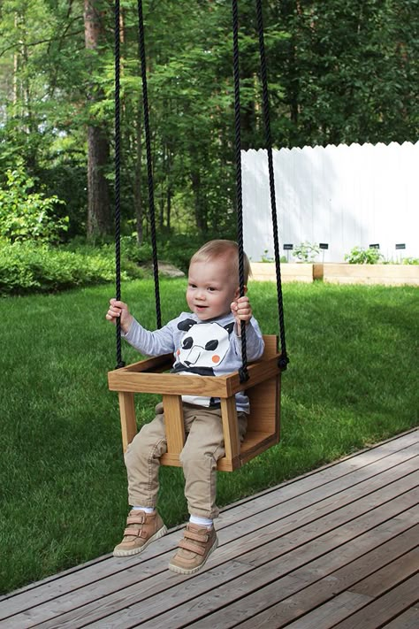 15 Incredible DIY Swings for Kids Bringing A Lot More Joy To Your Yard! Diy Outdoor Toys, Perlengkapan Bayi Diy, Outdoor Toys For Toddlers, Diy Swing, Backyard Kids Play Area, Diy Playground, Outdoor Baby, Diy Toddler, Wooden Swings