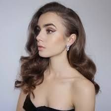 Get the Look: Retro Jessica Rabbit Waves Jessica Rabbit Hair, Old Hollywood Curls, Hair Iron Curls, Old Hollywood Waves, Lily Collins Style, 1940s Looks, Hollywood Curls, Hollywood Hair, Hollywood Waves