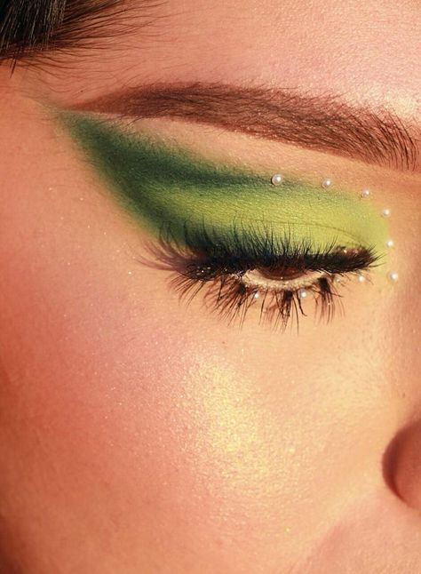 Makeup Verde, Green Shadow, Make Up Designs, Maquillage On Fleek, Green Makeup, Makijaż Smokey Eye, Green Eyeshadow, Makeup For Teens, Edgy Makeup