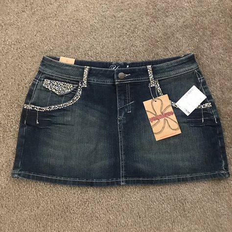 New With Tags. Younique Skirt. Size 11. Bedazzled On Pockets And Belt Loops. Dream Clothes Skirts, Low Waisted Jean Skirt, Cute Long Skirts, 2000s Summer Fashion, Bedazzled Clothes, Thrift Finds Clothes, Painted Denim Skirt, Demi Skirt, Mini Skirts Outfits