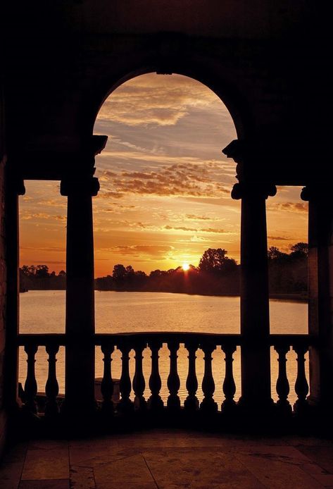 Sunset Castle Aesthetic, Balcony Castle, Dawn Court Aesthetic, Castle Balcony, Hever Castle, Balcony View, Castle Aesthetic, Aesthetic Nature, Sunset Wallpaper