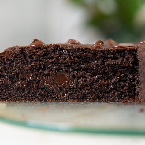 Easy Chocolate Yogurt Cake (Rich and Moist!) - Dinner, then Dessert Pudding Dirt Cake, Pudding Dirt, Chocolate Yogurt Cake, Dirt Cake Recipe, Oreo Dirt Cake, Chewy Brownies Recipe, Dirt Cake Recipes, Yogurt Chocolate, Toffee Chips