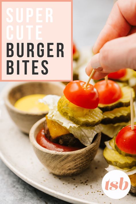 Mini burger bites make every party feel like a cookout. Mini cheeseburger patties are topped with cheese and threaded onto skewers with tomatoes, pickles, and lettuce. Cook them on the stovetop or in the air fryer for slightly less grease. Dip these adorable skewers into ketchup, burger sauce, or BBQ sauce. Skip the sliders and reach for burgers on a stick. These adorable appetizer bites are keto, low carb, and crowd approved! Mini Burger Bites, Mini Burgers Recipe, Mini Cheeseburger, Burger Bites, Easy Burgers, Mini Burger, Keto Burger, Mini Burgers, Low Carb Appetizers