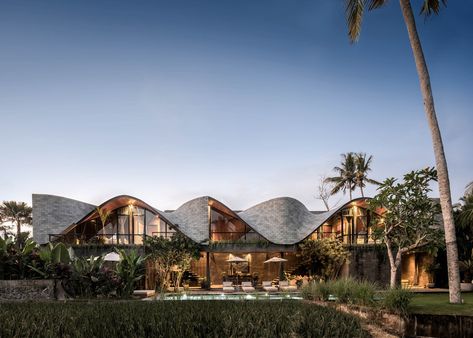 Alpha House / Alexis Dornier | ArchDaily Alexis Dornier, Mathieu Lehanneur, Walled Courtyard, Resort Architecture, Roof Architecture, River House, House Drawing, Architect House, Ubud